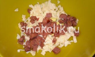 Салат из пекинской капусты с копченой колбасой