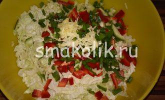 Салат из пекинской капусты с копченой колбасой
