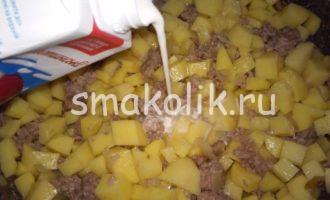 Тушеная картошка с фаршем - быстрое и вкусное блюдо