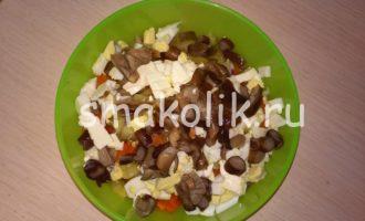 Салат с грибами – самый вкусный и простой
