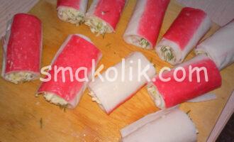 Рулетики из крабовых палочек с сыром